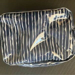 Cosmetic bag